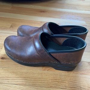 Dansko Professional Clog - size 39 Narrow